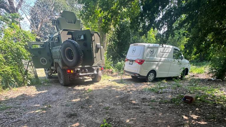 Encuentran cuerpo de un hombre con ropa táctica en un cerro en Rosario