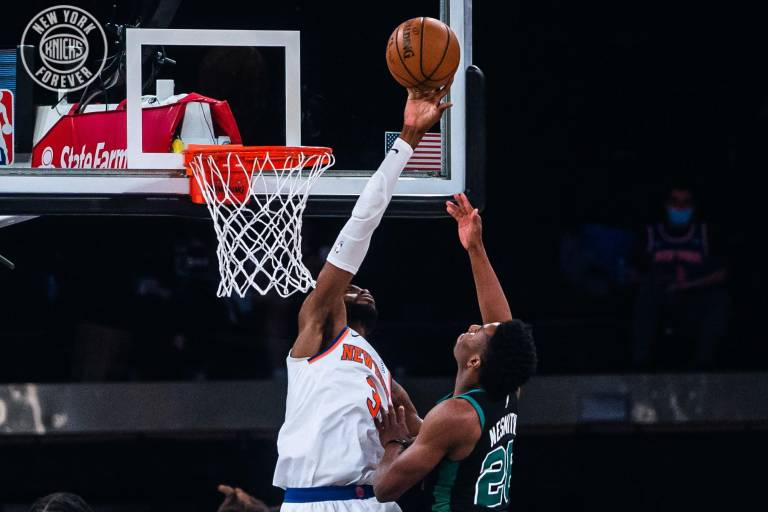 Knicks aseguran iniciar Playoffs en casa tras derrotar a Celtics