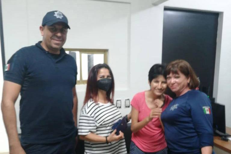 Tras horas de estar extraviada Yahely Berenice, en Mazatlán, regresa con su familia