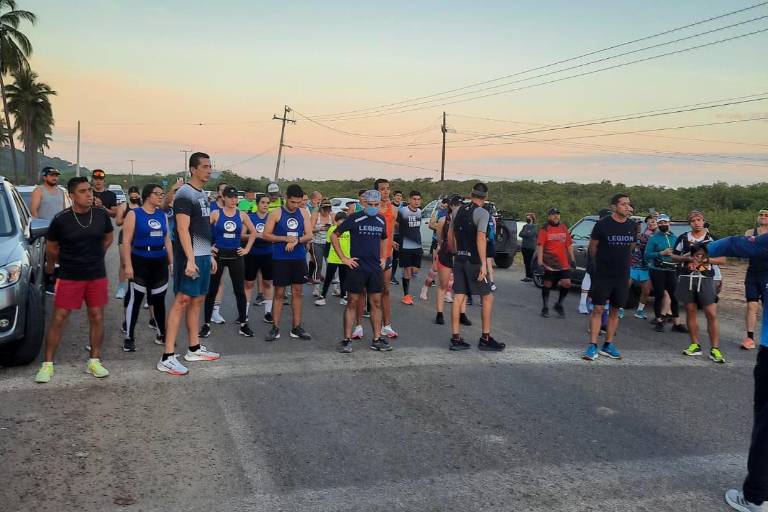 Atletas en Mazatlán protestan con carrera por la suspensión del Maratón de Culiacán