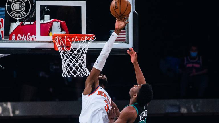 Knicks aseguran iniciar Playoffs en casa tras derrotar a Celtics