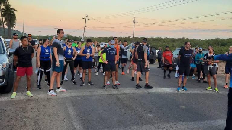 Atletas en Mazatlán protestan con carrera por la suspensión del Maratón de Culiacán