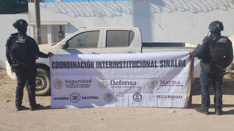 Policías estatales aseguraron un vehículo robado en Villa Juárez, Navolato.