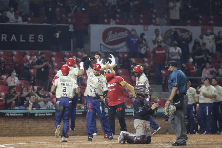 Venados de Mazatlán le da un debut triunfal a Robinson Cancel al vencer a Tomateros de Culiacán