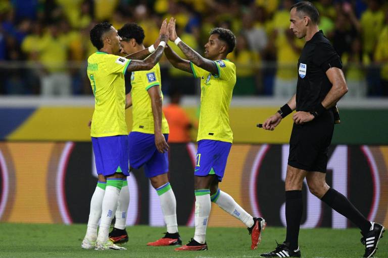 Brasil arrolla a Bolivia en el inicio de la eliminatoria mundialista