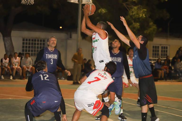 Tacos El Chile se queda corto en Torneo Retro de Baloncesto