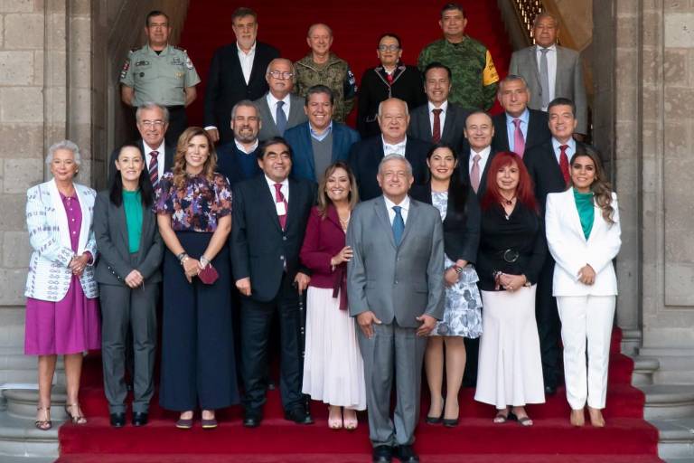 AMLO se reúne con gobernadores en funciones y electos de Morena; establecen acuerdos