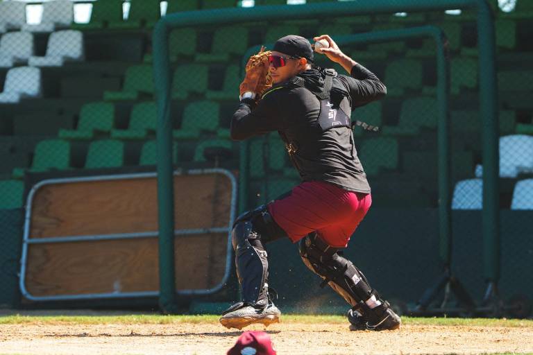 Tomateros afina fundamentos en sesión de entrenamiento