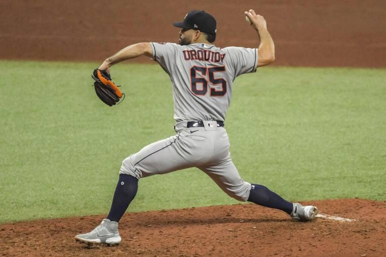 José Urquidy se apunta su tercera victoria, en triunfo de los Astros de Houston