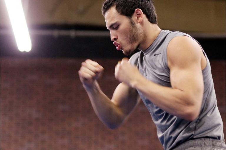 Detienen a Julio César Chávez Jr por posesión ilegal de armas