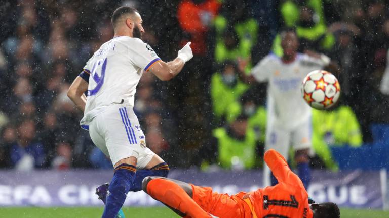 Benzema tiene al Real Madrid con un pie en las semifinales de la Champions