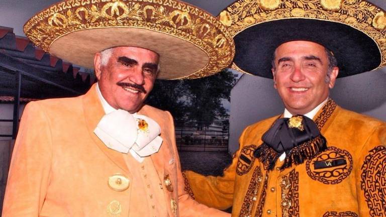 Vicente Fernández se encuentra grave; familiares acuden al hospital.