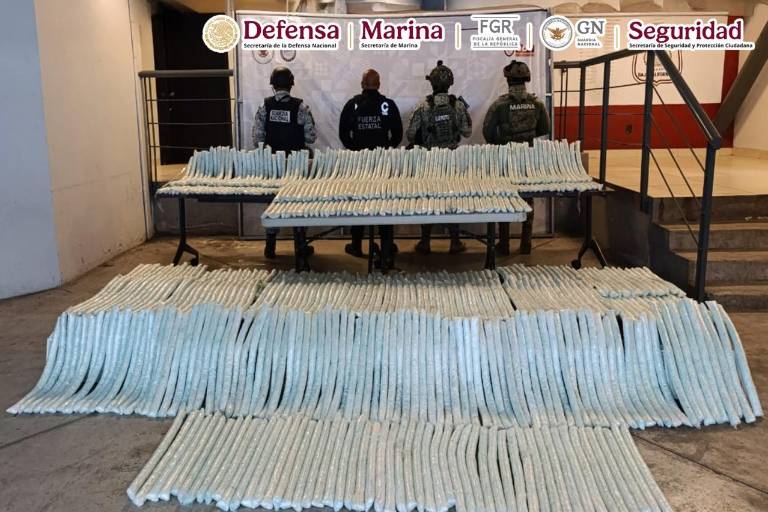 Incautan 287 kilos de metanfetamina en camioneta abandonada en Tijuana