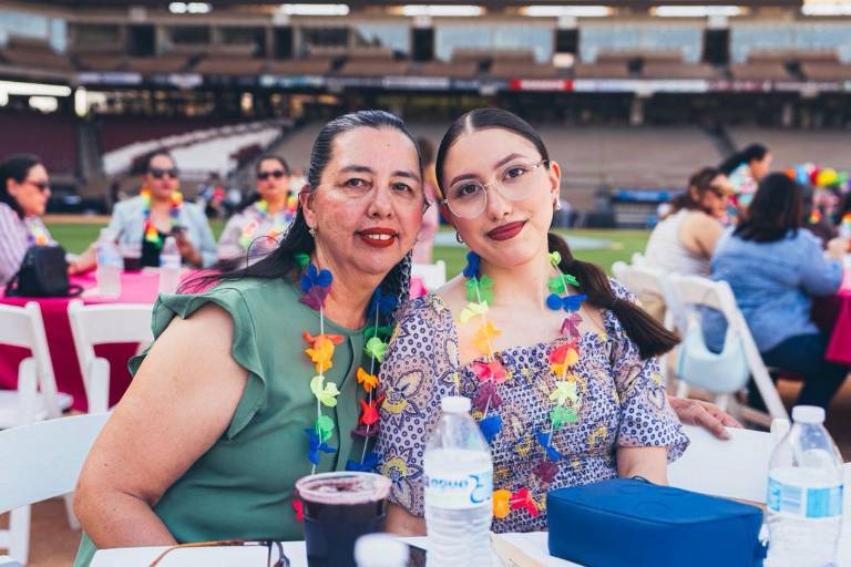 El Estadio Tomateros se llena de alegría para celebrar a las madres Real Guinda