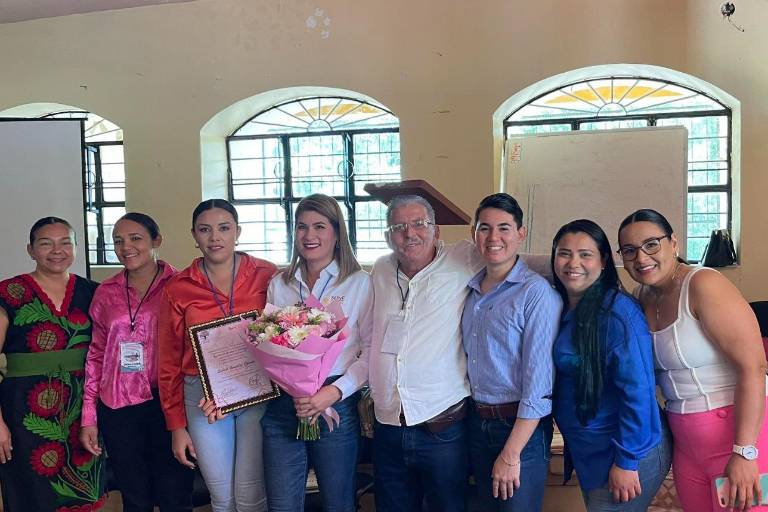 Maestras de Rosario reciben reconocimiento nacional por crear estrategias y formas de trabajo