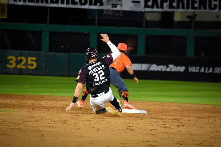 Disfruta la afición guinda de la Serie Catrinas en la casa de Tomateros