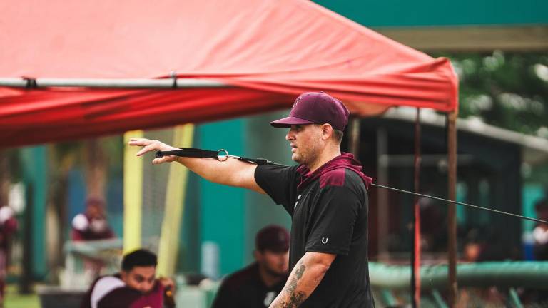 El cubano Norge Ruiz se incorporó este martes al campamento de prácticas de Tomateros de Culiacán.