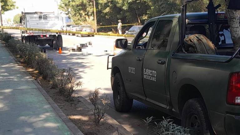 Motociclista de 17 años fallece tras chocar contra un volteo en avenida Óscar Pérez Escobosa.