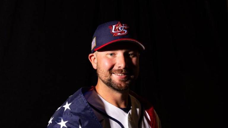 Cal Raleigh mantiene su política: rechaza saludos en el Clásico Mundial, ahora a Naylor.