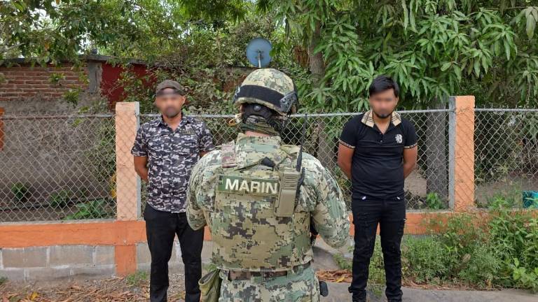 Elementos de la Semar localizaron a dos hombres privados de la libertad en Mazatlán.