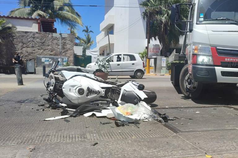 En Mazatlán, muere motociclista tras fuerte choque en la Zona Dorada