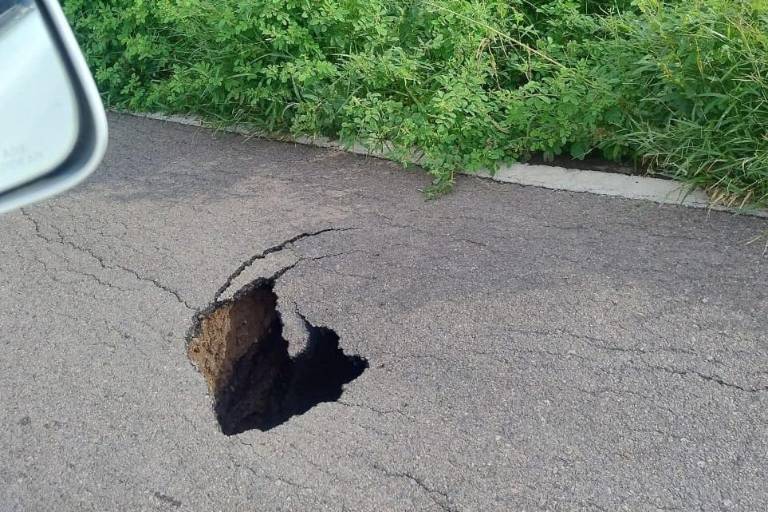 Lluvias dejan dos hundimientos en carreteras de Rosario