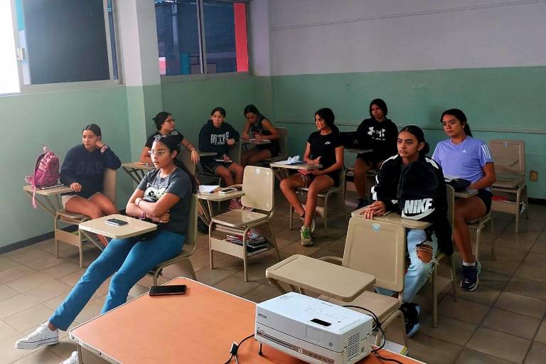 Fortalecen atletas mazatlecos su mente para encarar los Nacionales Conade 2023