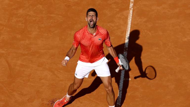 Novak Djokovic resiste a Grigor Dimitrov en Roma