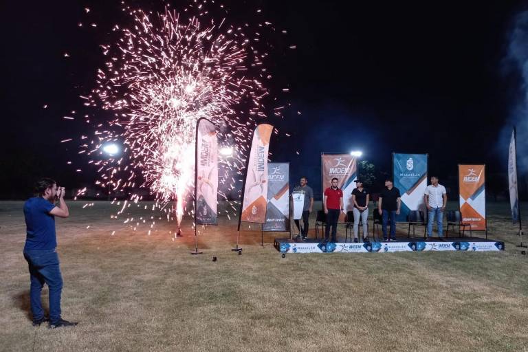 Inauguran iluminación del campo José Luis ‘Chile’ Gómez, de Villa Unión