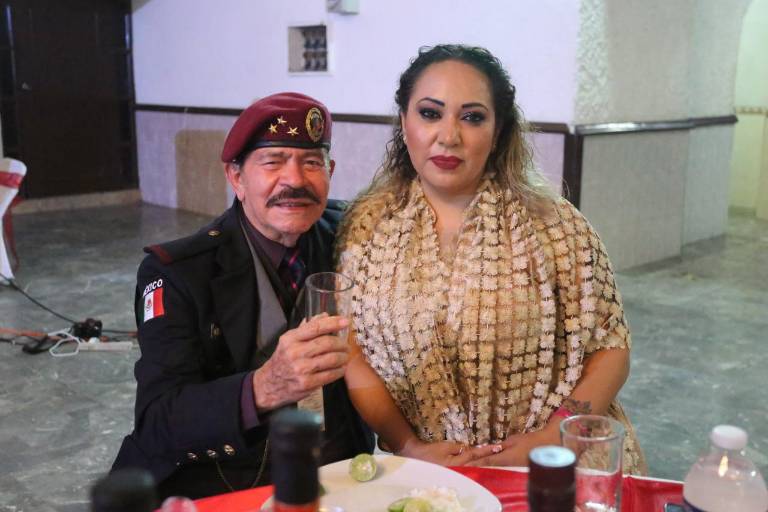 Tienen Convención de Paracaidistas Militares, Marinos y Deportivos en el puerto