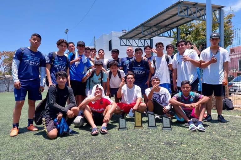 Reconocen a lo mejor del Torneo de Futbol Siete Juvenil de Mazatlán