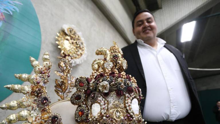 Corona que portará el Rey del Carnaval de Mazatlán, creada por Luis Antonio Ríos, Momo.