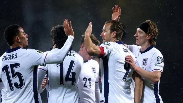 Los ingleses celebran uno de los goles con los que lograron clasificar al Mundial de futbol 2026.