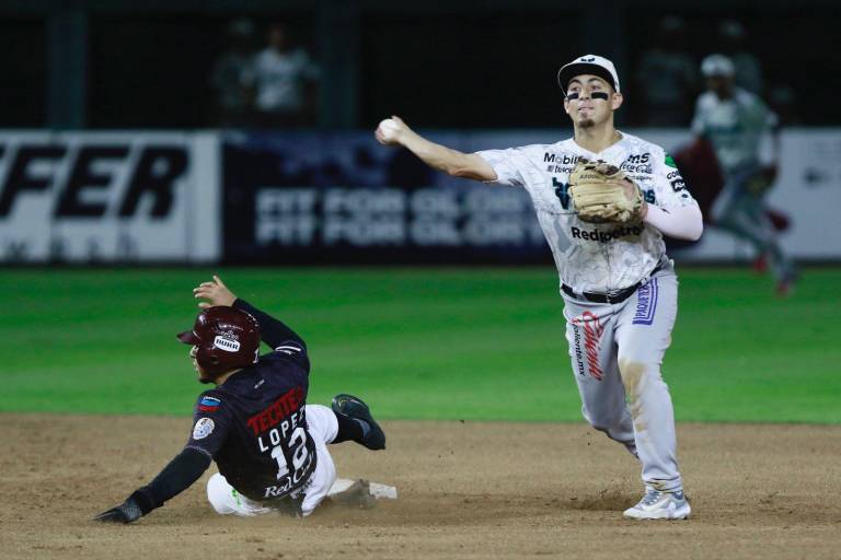 Tomateros de Culiacán iguala la ‘Guerra Civil’ con blanqueada a Venados