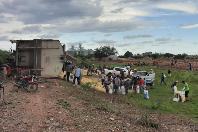 Se descarrilan tres vagones de ferrocarril cargados de maíz en Pueblo Nuevo, Elota