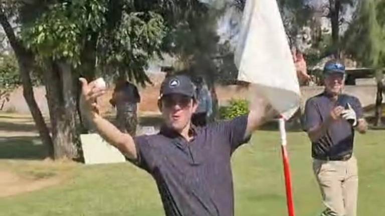 Sergio Pelayo de Cima celebra tras haber logrado su segundo Hole in one.