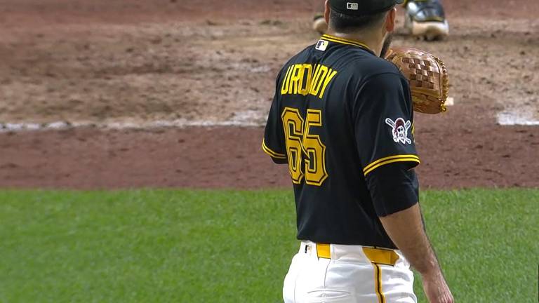 José Urquidy tuvo otro relevo titubeante por los Piratas.