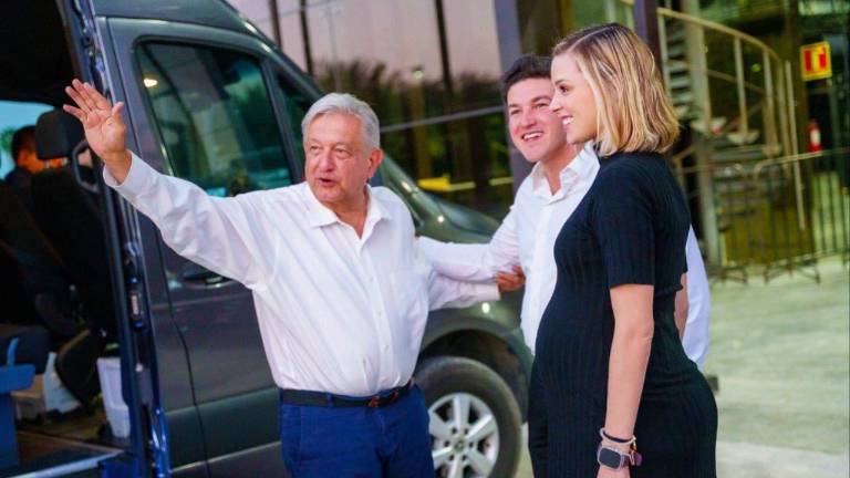 El Gobernador de Nuevo León, Samuel García, y su esposa Mariana Rodríguez, junto al Presidente Andrés Manuel López Obrador.