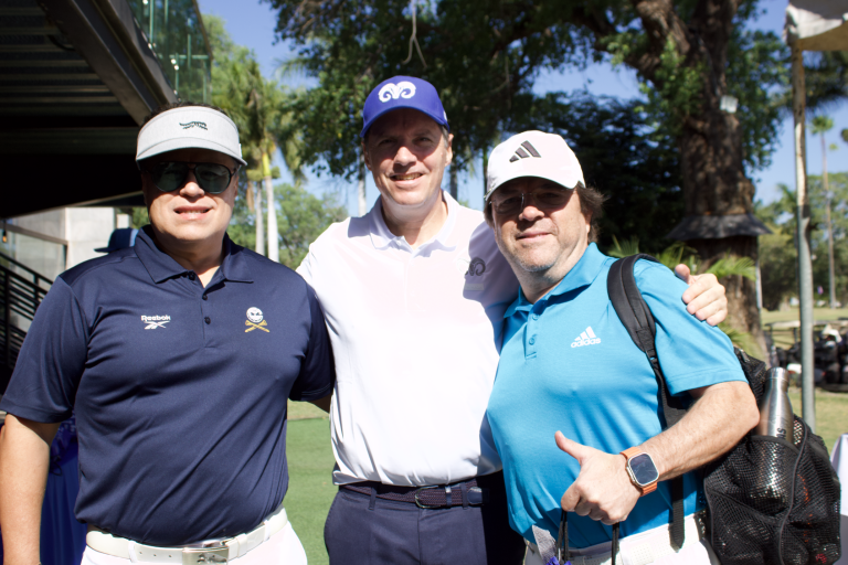 Dan golfistas un swing por la educación en el Torneo de Golf Exatec Blue Open