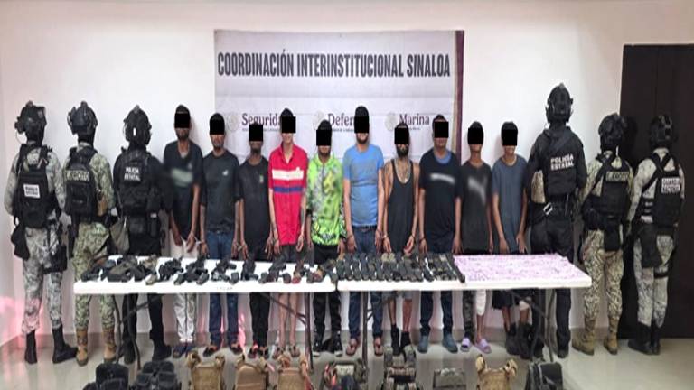 Diez hombres fueron detenidos en Concordia durante un cateo donde aseguraron armas, droga y cartuchos.