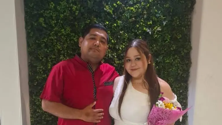Miguel Alexis García Lizárraga y Amayrani Nevárez Páez celebran su compromiso rodeados de sus seres queridos.