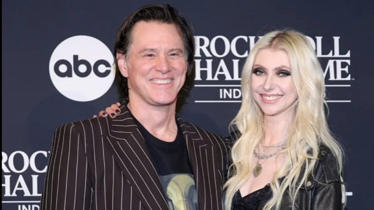 Jim Carrey y Taylor Momsen.