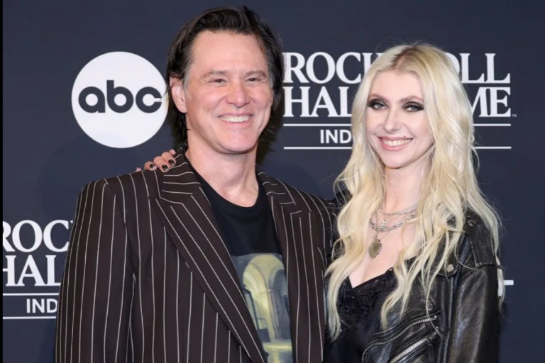 Disfrutan Jim Carrey y Taylor Momsen, emotivo encuentro, 25 años después de ‘El Grinch’