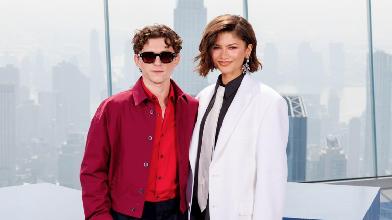 Tom Holland y Zendaya contraen nupcias en un evento privado.