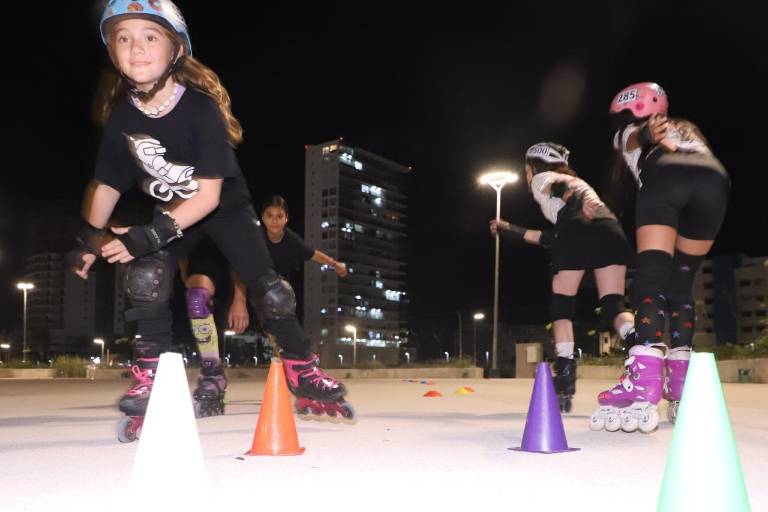 Niñas y niños ‘rollers’, una infancia sobre ruedas en Mazatlán