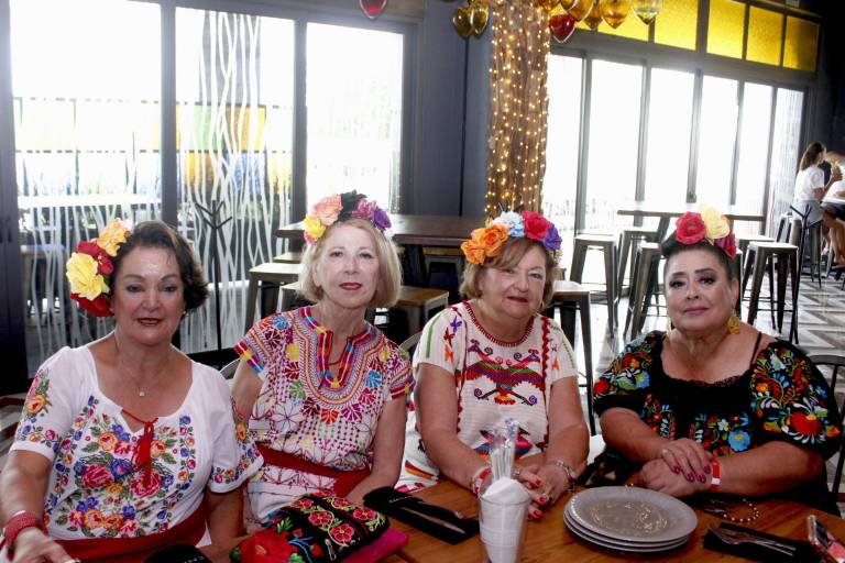 Lucía Velasco de González tiene festejo mexicano en su cumpleaños