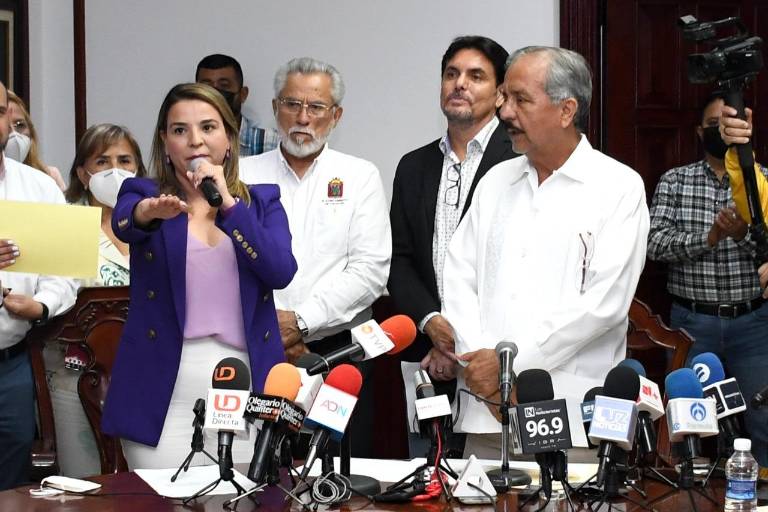 Cabildo de Culiacán otorga permiso a Estrada Ferreiro para separarse de la Alcaldía