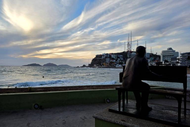 Dirigente del sector hotelero advierte que Mazatlán vive uno de sus años turísticos más complicados.