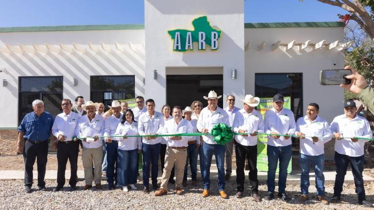 Con una inversión propia de 1.2 millones de pesos, la Asociación de Agricultores del Río Baluarte inauguró su nueva ferretería en El Rosario.