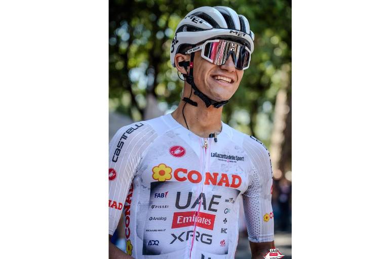 Sheinbaum felicita a Isaac del Toro por su histórico subcampeonato en el Giro de Italia